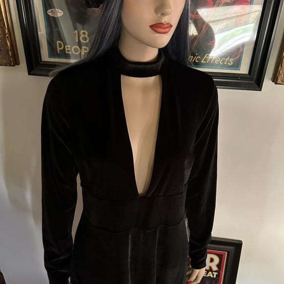 EXPRESS Women's Black Velvet Velour Choker Plunge Long Sleeve Black Romper - Picture 3 of 12